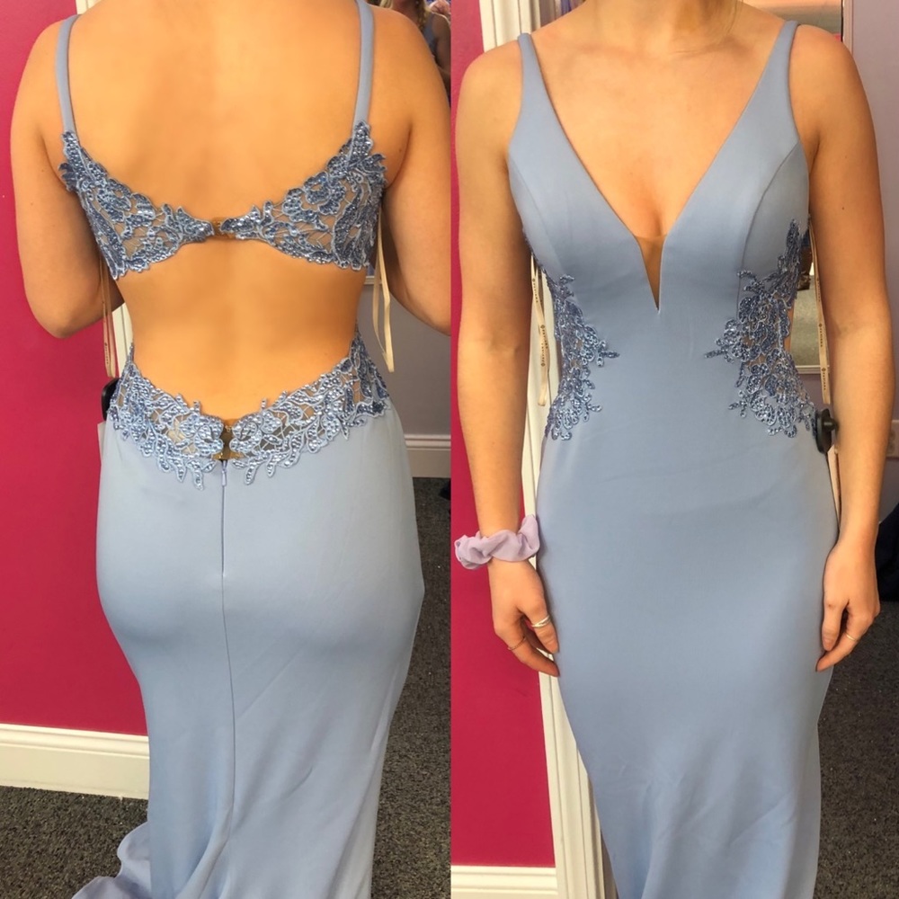 NWT Faviana prom dress never worn